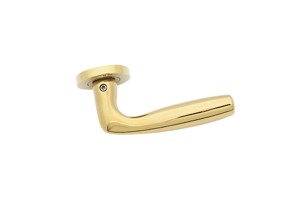 How can the handle diameter and grip arc of a round interior door lock be designed to improve user comfort and suit it to people with different hand shapes?